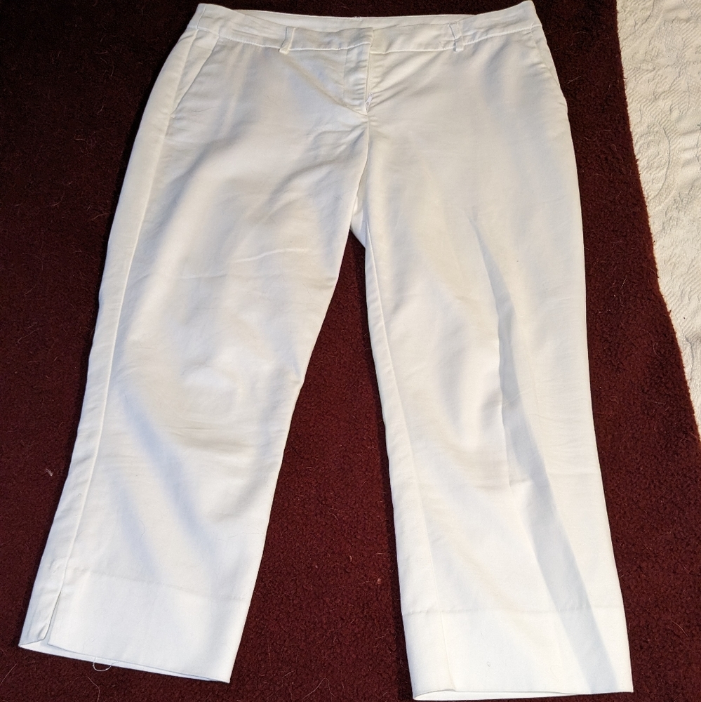 Adrienne Vittidini White Capris Size 10